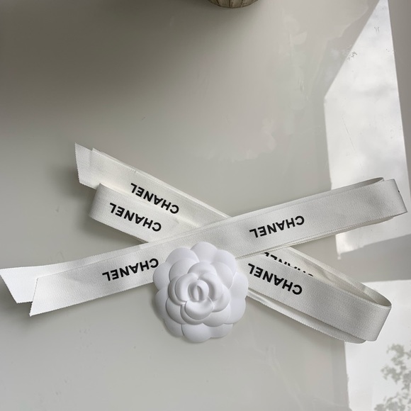 🔺SOLD🔺Chanel Ribbons and Camellia Flower - Picture 3 of 3